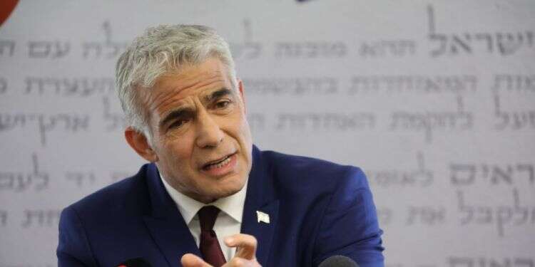 שר החוץ יאיר לפיד. צילום: EPA "המקום הקדוש ביותר ליהודים – הכותל": לפיד איננו היחיד, זוהי בורות ממוסדת