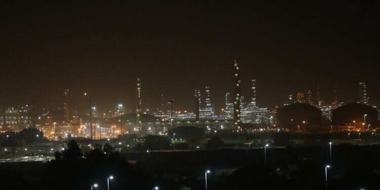 נמל ג'בל עלי, בו אירע הפיצוץ. צילום: EPA "אונייה שנשאה חומרים דליקים": הרשויות חוקרות את הפיצוץ האדיר בנמל דובאי