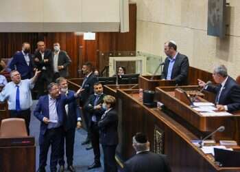 הקמפיינים נגמרו, אבל הרטוריקה ההיסטרית נשארה