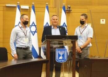 פונדקאות ללהט"ב: שר הבריאות יימנע מחקיקה בנושא בגלל הקואליציה