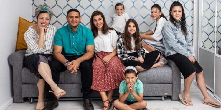 משפחת שאקי. צילום: אבישג שאר- ישוב