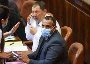 ‏דרמה במליאת הכנסת: ח"כ אביר קארה הצביע פעמיים