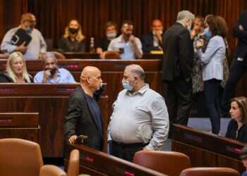 מלחישות במזנון לצעקות במליאה: כך נפל חוק האזרחות