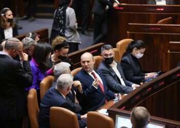 מלחישות במזנון לצעקות במליאה: כך נפל חוק האזרחות