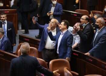 דרמה בכנסת: עמיחי שיקלי הפך את החלטתו, חוק האזרחות נפל