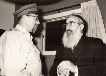 לא עוד קצין דת: ביוגרפיה חדשה במלאת שבע שנים למותו של הרב מרדכי פירון