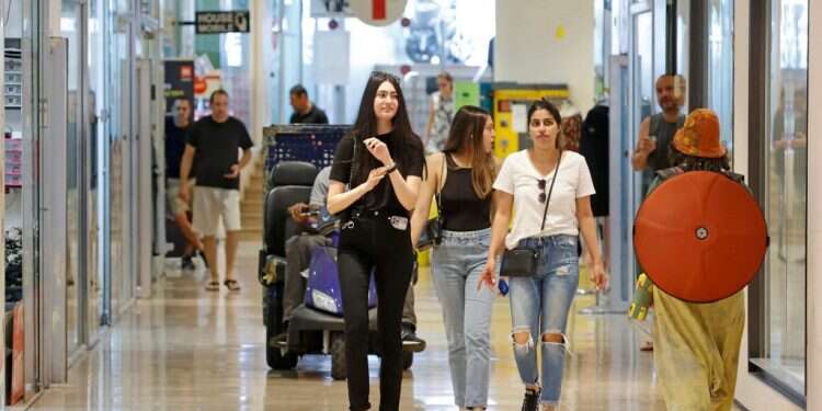 פרופ' ערן סגל: מקדם ההדבקה ירד, גם באנגליה