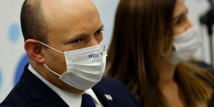 ראש הממשלה נפתלי בנט באירוע של מכבי. צילום: AFP המדרון החלקלק: ישראל תקועה בפרדיגמת קורונה שגויה