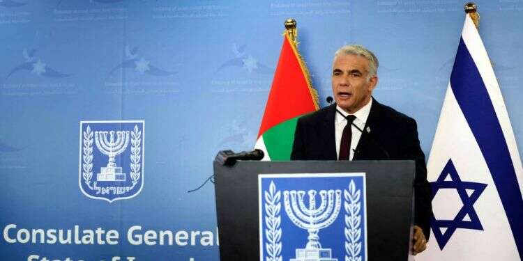 לפיד בחנוכת הקונסוליה הישראלית בדובאי. צילום: AFP