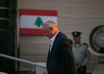 בעקבות המשבר הקשה: גנץ העביר הצעת סיוע רשמית ללבנון