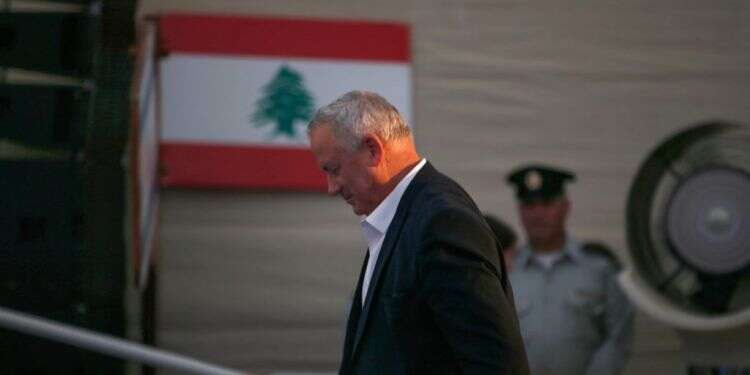 שר הביטחון בני גנץ בטקס הקדשת האנדרטה לצד בעקבות המשבר הקשה: גנץ העביר הצעת סיוע רשמית ללבנון