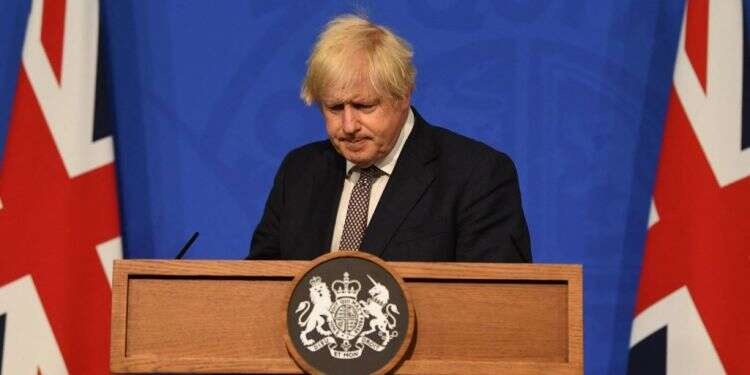 "נצטרך ללמוד לחיות עם הנגיף": בריטניה תסיר מגבלות קורונה