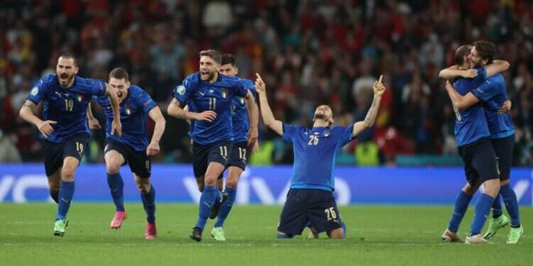 שחקני הקבוצה האיטלקית חוגגים ניצחון בחצי גמר יורו 2020. צילום: AFP לקראת גמר היורו: חיזבאללה מזכיר את ניצחונותיו על המגרש