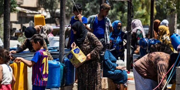חלוקת מים בסוריה, בשבוע שעבר. צילום: איי. אף פיי