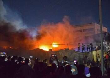 הפיצוץ בבית החולים בעיראק. צילום: AFP בעיראק מתוסכלים: "הסיבה לפיצוץ בבי"ח היא כישלון הממשלה"