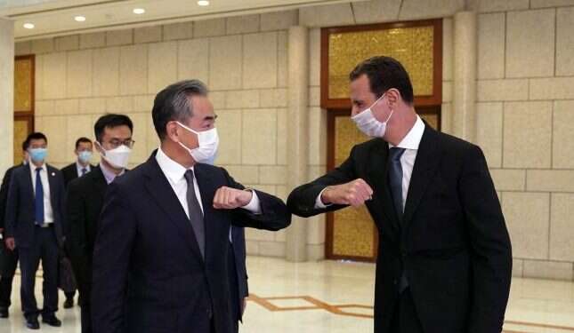 אסד עם שר החוץ הסיני בדמשק, לפני כשבוע. צילום: AFP