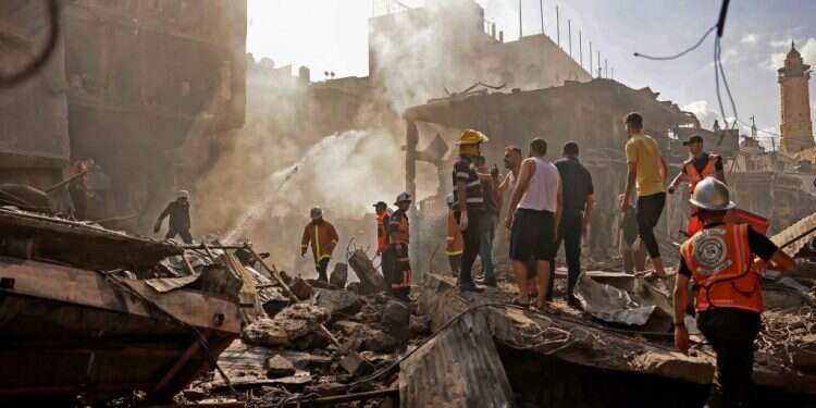 הריסות ברצועת עזה. צילום: AFP פיצוץ מסתורי בשוק בעזה: הרשויות מדווחות על הרוג ועשרות פצועים