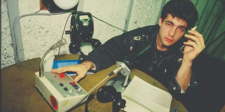 הוא נשאר כותב טורים. יאיר לפיד, 1985. צילום: משה שי, פלאש 90