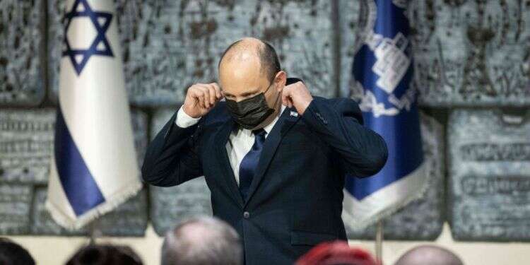 מדבר עם בורלא באובססיביות שמזכירה את נתניהו. נפתלי בנט. צילום: יונתן זינדל, פלאש 90