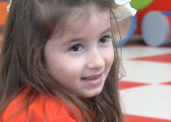 צפו: אדל, הילדה השבירה שלמדה ללכת, תחגוג סיום גן עם חברותיה