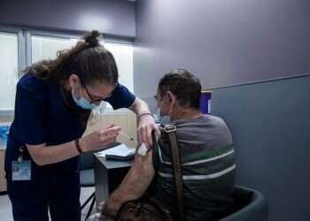 בכירים במערכת הבריאות תומכים במתן זריקת חיסון שלישית עוד לפני אישור ה־FDA