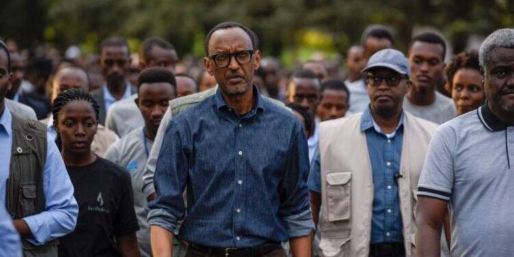 טקס לזכר קורבנות רצח העם ב־1994 ,שנערך בקיגאלי בירת רואנדה ב־2017 צילום: גטי אימג'ס