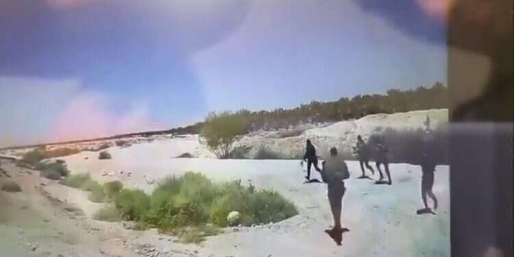 המרדף אחר המחבל בבקעת הירדן. צילום מסך פיגוע בבקעה: מחבל דקר חיילת וניסה לחטוף את נשקה