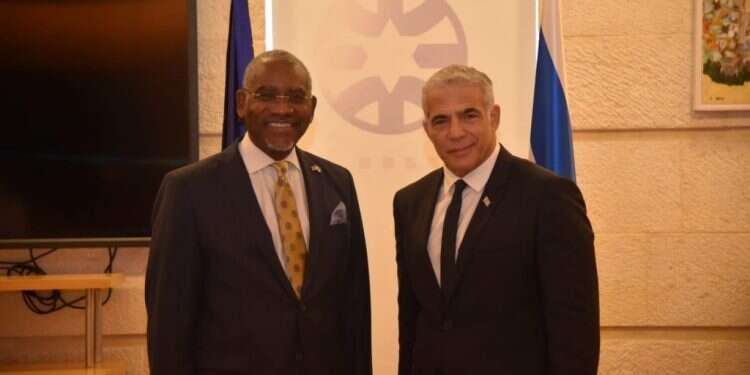 שר החוץ לפיד יחד עם יו שר החוץ יאיר לפיד בפגישה עם ועדת החוץ האמריקנית: "תמיכתם היא חלק מהביטחון הלאומי"