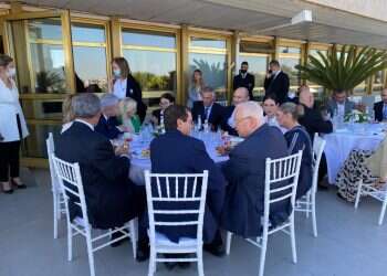 הנשיא הרצוג עם הנשיא היוצא ריבלין ובכירי המדינה לאחר השבעתו המבחן הראשון של הרצוג: נאור יחיא