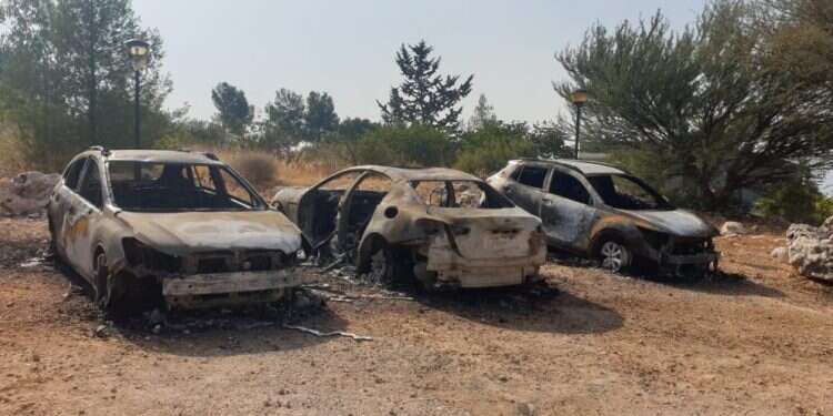 רכבים נשרפו בחניון בגליל, נבדק חשד להצתה