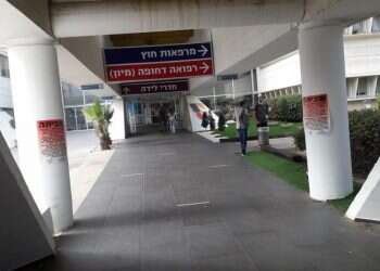 העובדים השקופים בבתי החולים שובתים: "אנחנו קורסים מעבודה"