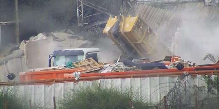 אתר הפסולת בראשון לציון. צילום: דוברות המשטרה אתר לא חוקי לאיסוף פסולת נחשף בראשון לציון