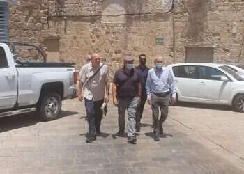 לראשונה אחרי הפרעות: השר לביטחון פנים מסייר בעיר העתיקה בעכו