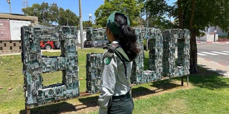 סא הכירו את ג': קצינה דתייה והאישה הבכירה ביותר ב־8200