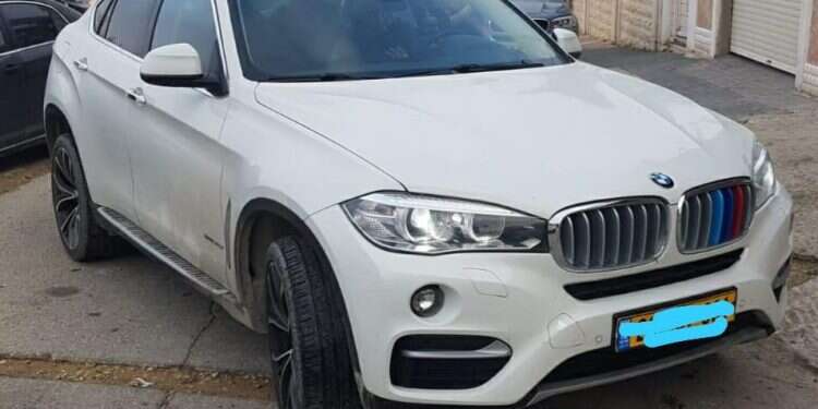 שלושה עצורים בחשד שדווחו על מאות עובדים שהעסיקו בזמן הקורונה