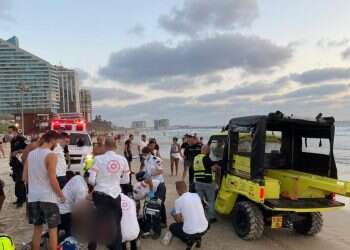 גולש בים פגע בסלע ואיבד את הכרתו