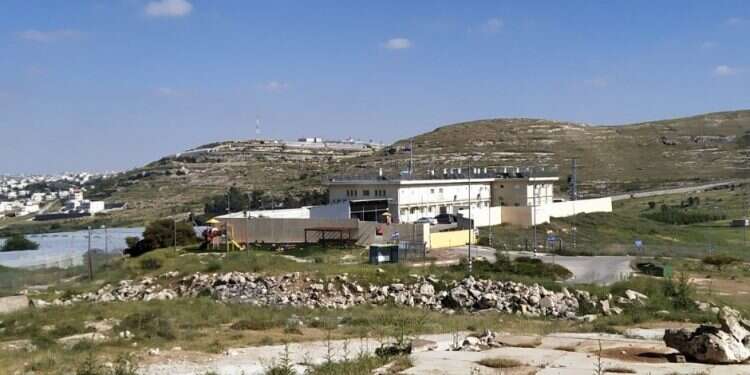 10 מעלות ימינה: הממשלה תפנה שבעה בתים באדוריים