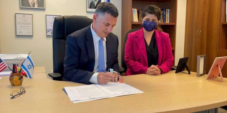 שר המשפטים גדעון סער וח שר המשפטים חתם על תקנות השקיפות לאגודות העותומניות