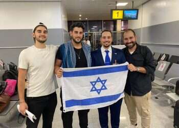 הבאנו שלום עליכם: הישראלים שנעצרו בניגריה חזרו לארץ