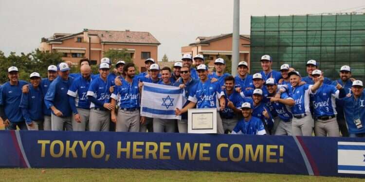 הפעם הראשונה שנבחרת בייסבול ישראלית משתתפת באולימפיאדה. באדיבות האגודה הישראלית לבייסבול מחברים לשורשים: נבחרת ישראל לאולימפיאדה עושה הסברה