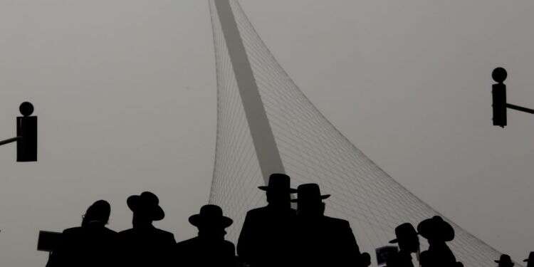 צילום: נתי שוחט, פלאש 90 הדשא של השכן: ההסתגרות החרדית מול הגישה הדתית-מודרנית