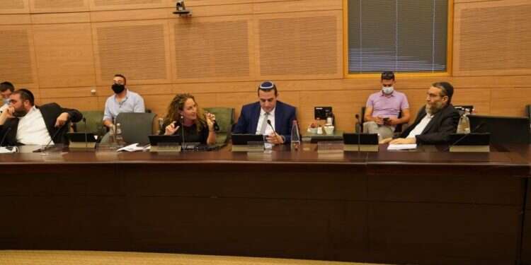 ועדת החוקה בחוק הדיינים. צילום: דני שם טוב - דוברות הכנסת שינוי בהרכב הוועדה למינוי דיינים: שוויון בין גברים לנשים