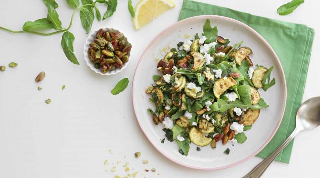 צילום: אפרת ליכטנשטט ארוחה, תוספת וגם קינוח: הסלטים המושלמים לקיץ