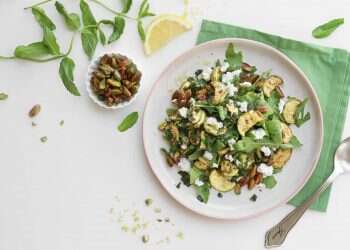 ארוחה, תוספת וגם קינוח: הסלטים המושלמים לקיץ