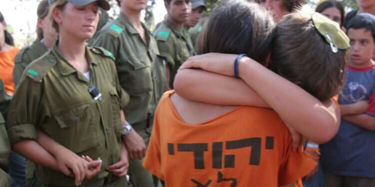 הלא נודע. פינוי גוש קטיף. צילום: מרים צחי
 הסרט האבוד של גוש קטיף