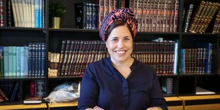 "ראוי למסור את השליחות לידי הדור החדש": הרב אבי גיסר בריאיון פרישה