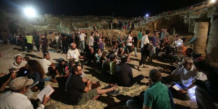 תשעה באב בהרודיון. צילום: מרים צחי הרב שלמה וילק מזהה סכנה דווקא באהבת חינם