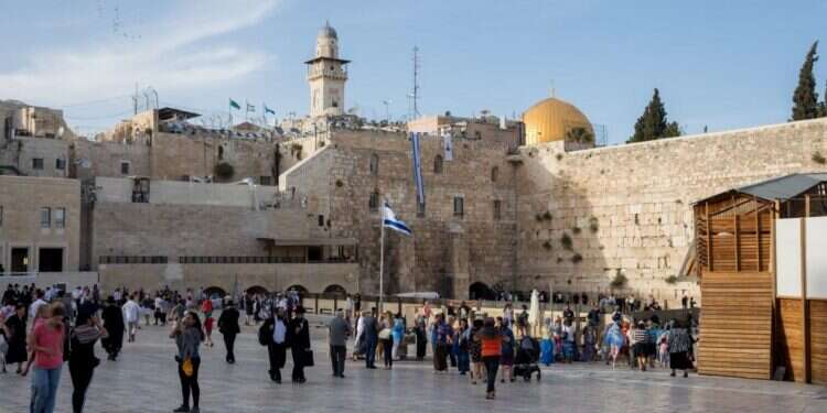 הכותל המערבי. צילום: יונתן זינדל פלאש 90 מפגר זה לא קללה