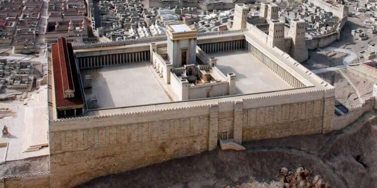 צילום: שאטרסטוק בית המקדש השני: 600 שנים, 52 כוהנים