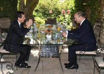 "קוראים לאזרחים להתחסן": פגישת עבודה ראשונה של הרצוג ובנט